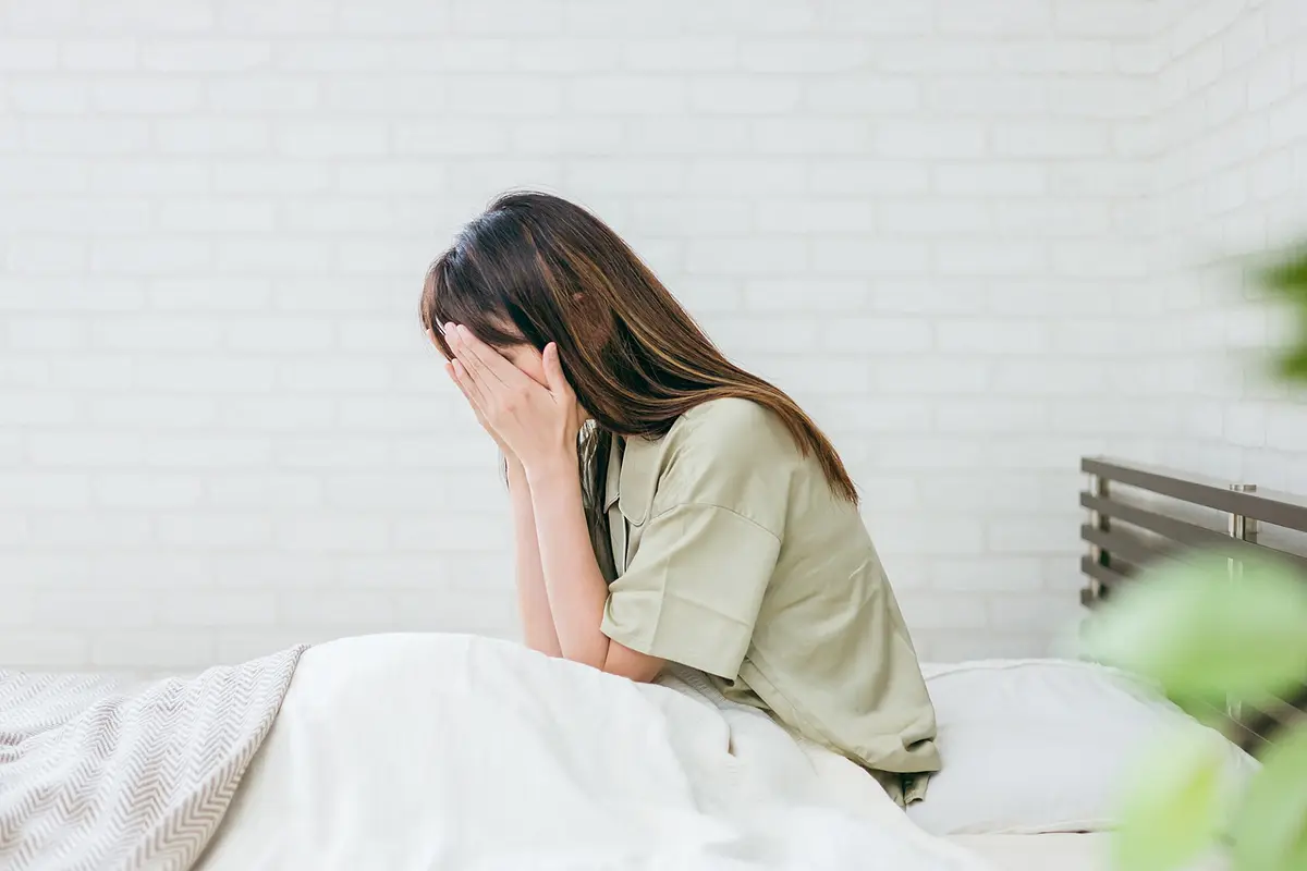 騒音に思い悩む女性
