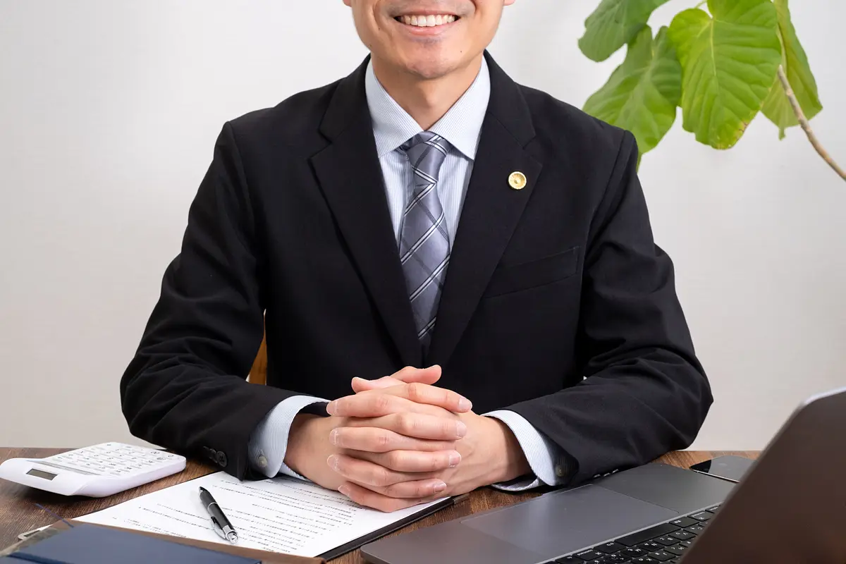 相談に応じる弁護士